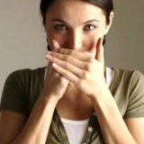 Неприятный запах изо рта: лечение