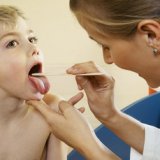 Как лечить больное горло у ребенка