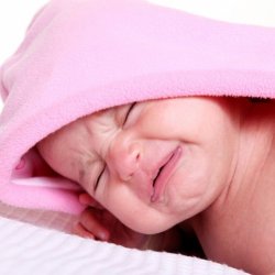 Как помочь новорожденному малышу при запорах?