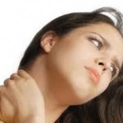 Болит шея сзади: причины, народные средства
