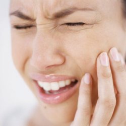 Вывих зуба: причины, симптомы и лечение